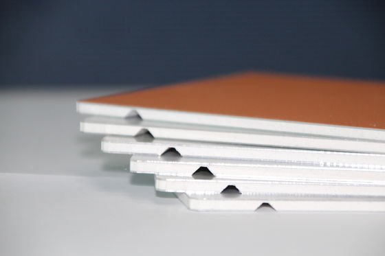 Слипчивая смола Мельт превосходной прочности корки горячая для составных панельных фильмов Алумуниум